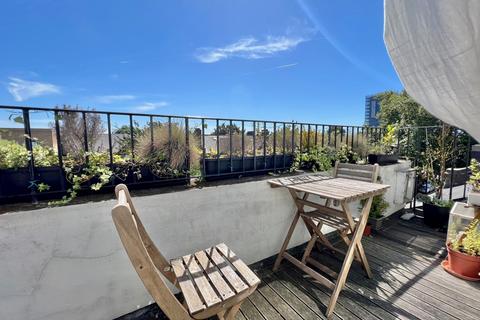 2 bedroom flat to rent, London NW6