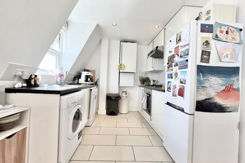 2 bedroom flat to rent, London NW6