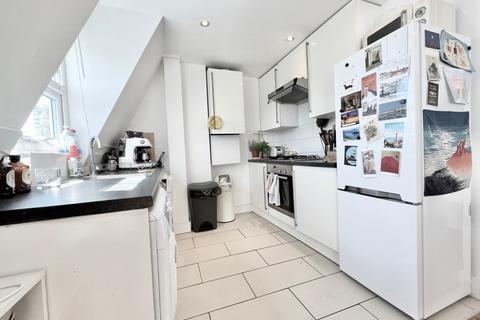 2 bedroom flat to rent, London NW6