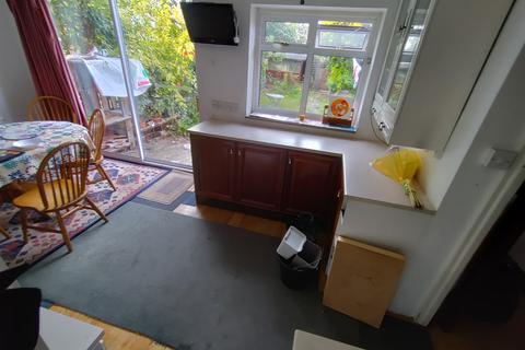 4 bedroom semi-detached house to rent, Conway Crescent, Perivale UB6