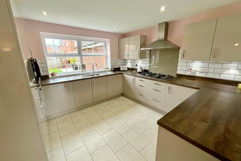 4 bedroom detached house for sale, Meadowside Drive, Henhull, CW5