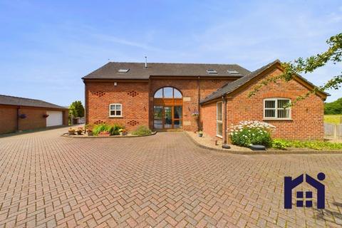 4 bedroom barn conversion for sale, Longmeanygate, Midge Hall, PR26 6TD