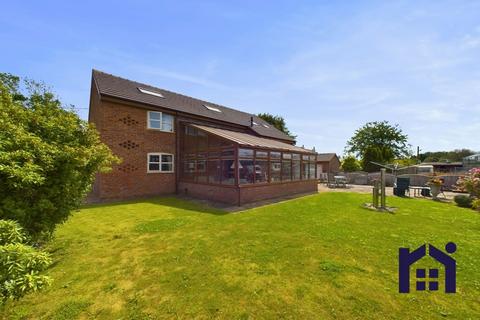 4 bedroom barn conversion for sale, Longmeanygate, Midge Hall, PR26 6TD