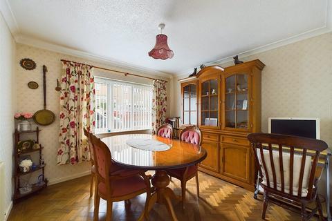 4 bedroom detached house for sale, Campden Road, Tuffley, Gloucester, Gloucestershire, GL4