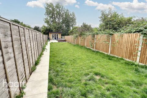 3 bedroom cottage for sale, Hainault Road, Romford