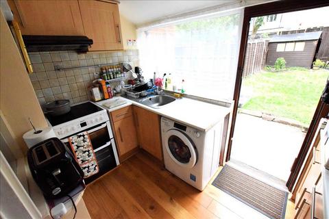 2 bedroom end of terrace house for sale, Fernside Avenue, Hanworth, Middlesex, TW13