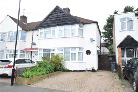 2 bedroom end of terrace house for sale, Fernside Avenue, Hanworth, Middlesex, TW13