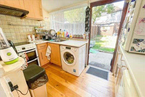 2 bedroom end of terrace house for sale, Fernside Avenue, Hanworth, Middlesex, TW13
