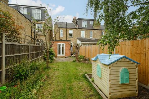 2 bedroom end of terrace house to rent, Chestnut Road, London SW20