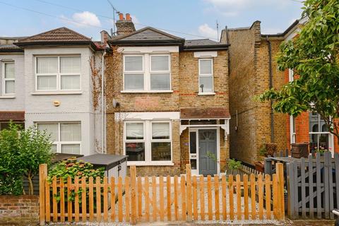 2 bedroom end of terrace house to rent, Chestnut Road, London SW20