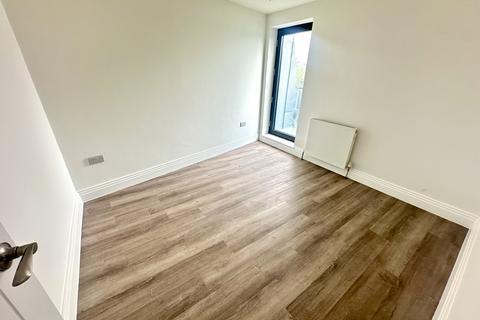 2 bedroom flat to rent, Barge Drive, Southall, Greater London, UB2