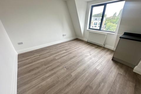 2 bedroom flat to rent, Barge Drive, Southall, Greater London, UB2