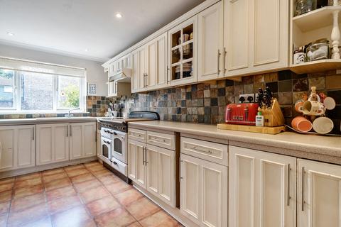 2 Tufts Field, Midhurst, GU29 9BU