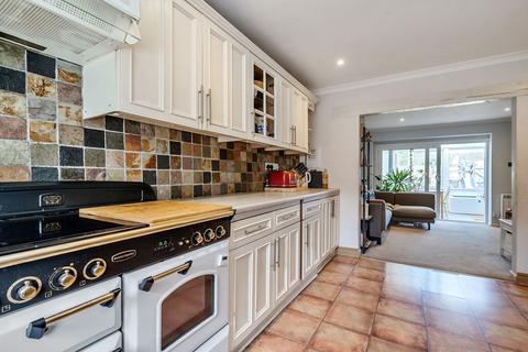 2 Tufts Field, Midhurst, GU29 9BU