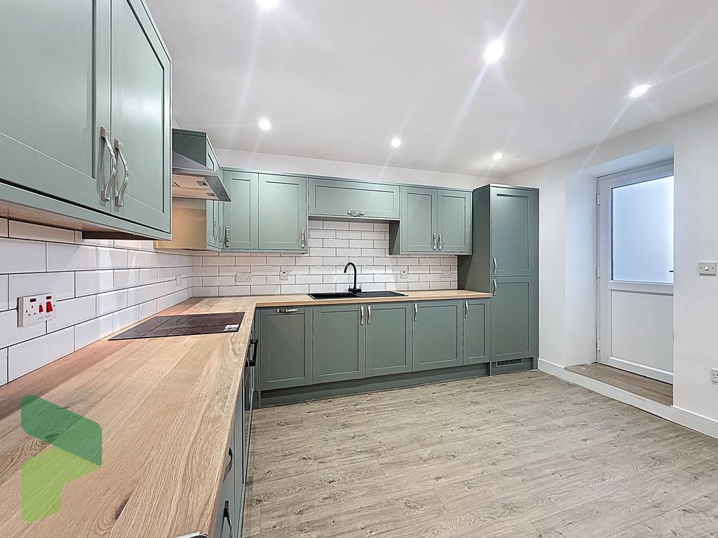 Fitted dining kitchen