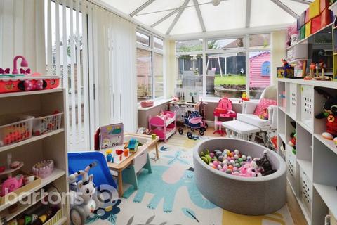 22 Barrie Grove, Hellaby, Rotherham, S66 8HH