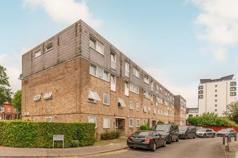 2 bedroom flat to rent, Kintyre Close, Norbury, London, SW16