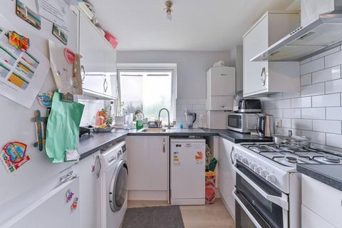 2 bedroom flat to rent, Kintyre Close, Norbury, London, SW16