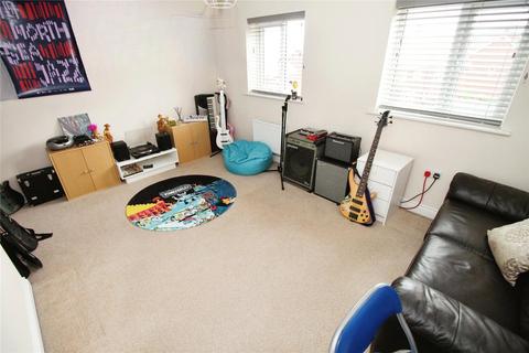 37 Cantley Road, Great Denham, Bedford, MK40 4RX