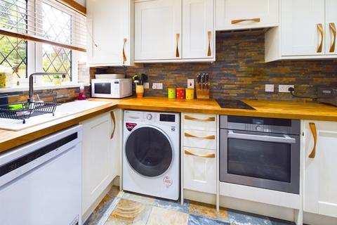 13 Gwynne Road, Caterham, CR3 5FH