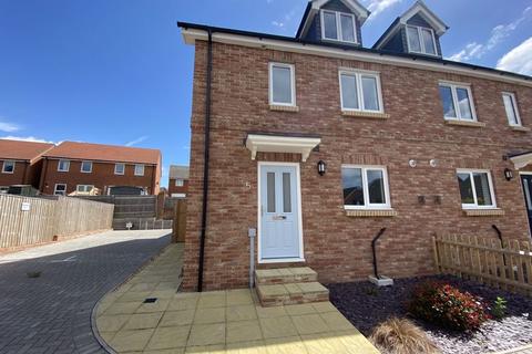 3 bedroom semi-detached house to rent, Kingston Farm Lane, East Cowes