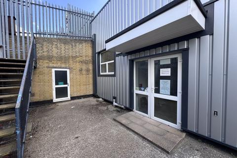 Warehouse to rent, Balena Close Business Park, Creekmoor, Poole, BH17 7DY