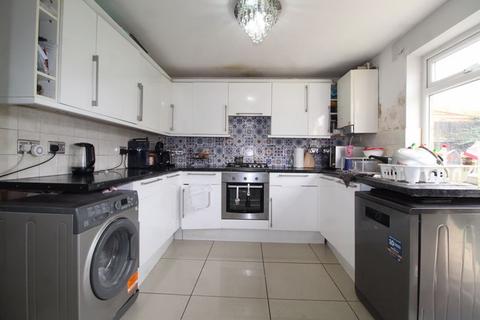 3 bedroom end of terrace house for sale, Morris Close, Luton