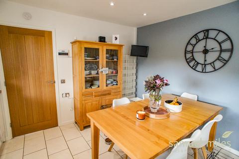 6 Alnwick, Toothill, Swindon, SN5 8JJ