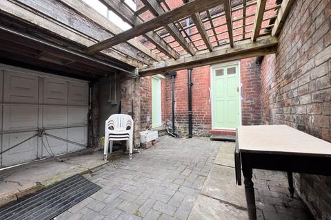 4 bedroom terraced house for sale, Southbank Street, Leek, ST13  5LN.