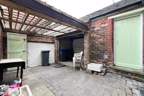 4 bedroom terraced house for sale, Southbank Street, Leek, ST13  5LN.