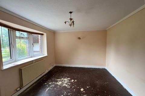 39 Campion Close, Gloucester, GL4 6YQ