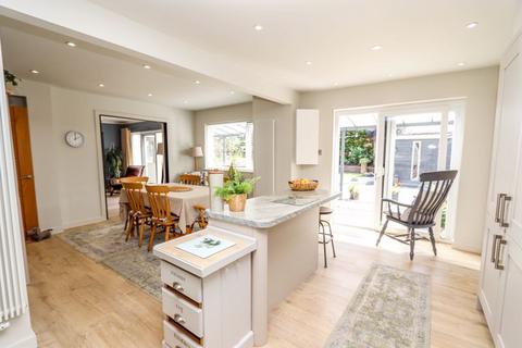 12 Castle Road, Clevedon, BS21 7DE