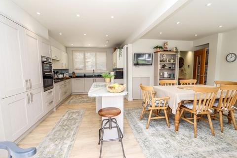12 Castle Road, Clevedon, BS21 7DE