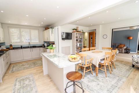 12 Castle Road, Clevedon, BS21 7DE
