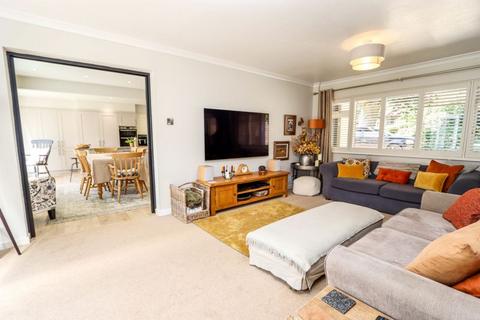 12 Castle Road, Clevedon, BS21 7DE
