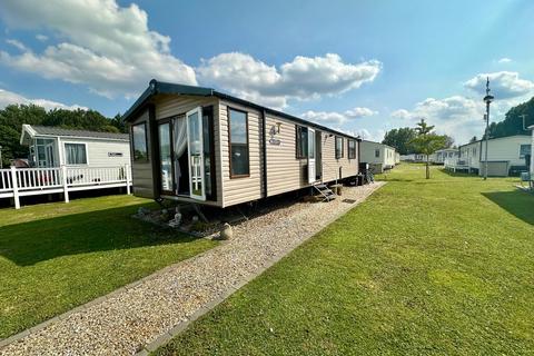 2 bedroom mobile home for sale, Dobbs Weir , Essex Road