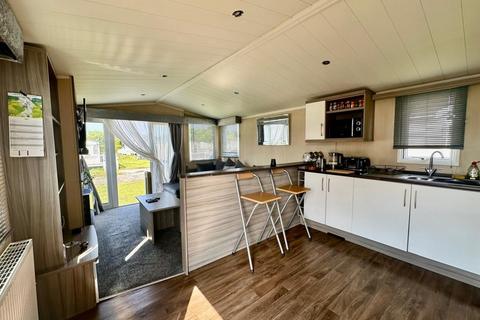 2 bedroom mobile home for sale, Dobbs Weir , Essex Road