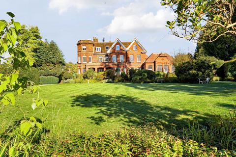 2 bedroom apartment to rent, Summersbury Hall, Shalford GU4