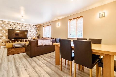 1 Cecil Crescent, Hatfield, AL10 0HF