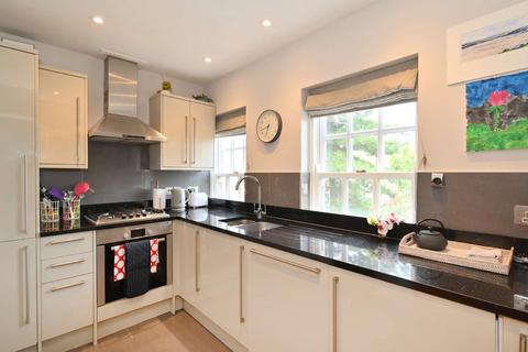 3 bedroom flat to rent, Farrier Walk, London, SW10