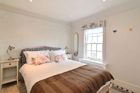 3 bedroom flat to rent, Farrier Walk, London, SW10