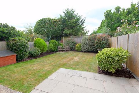 10 Captain Cook Close, Chalfont St Giles, HP8 4DS