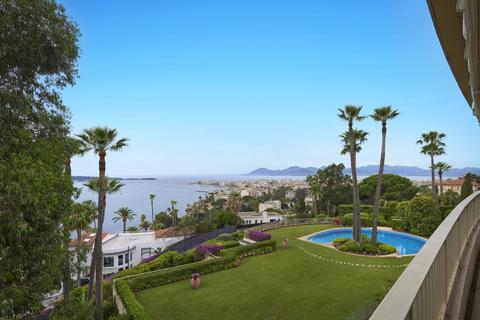 3 bedroom flat, Cannes, Californie, 06400, France