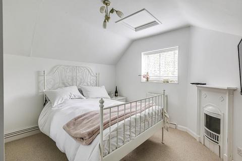 33 High Street, Oxted, RH8 9LN