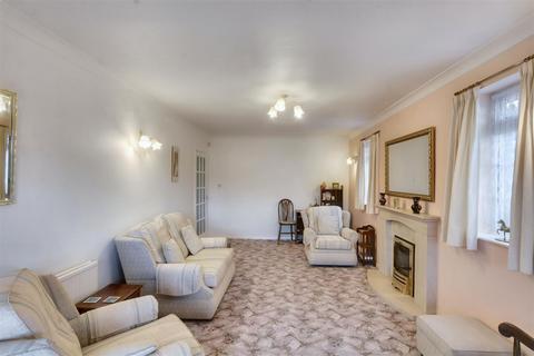 9 Stanmore Gardens, Arnold, Nottingham, NG5 6LX