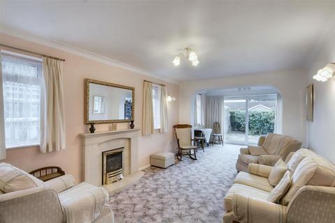 9 Stanmore Gardens, Arnold, Nottingham, NG5 6LX