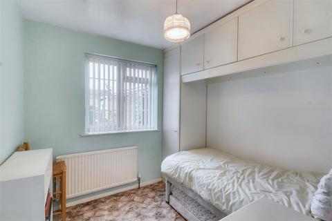 9 Stanmore Gardens, Arnold, Nottingham, NG5 6LX