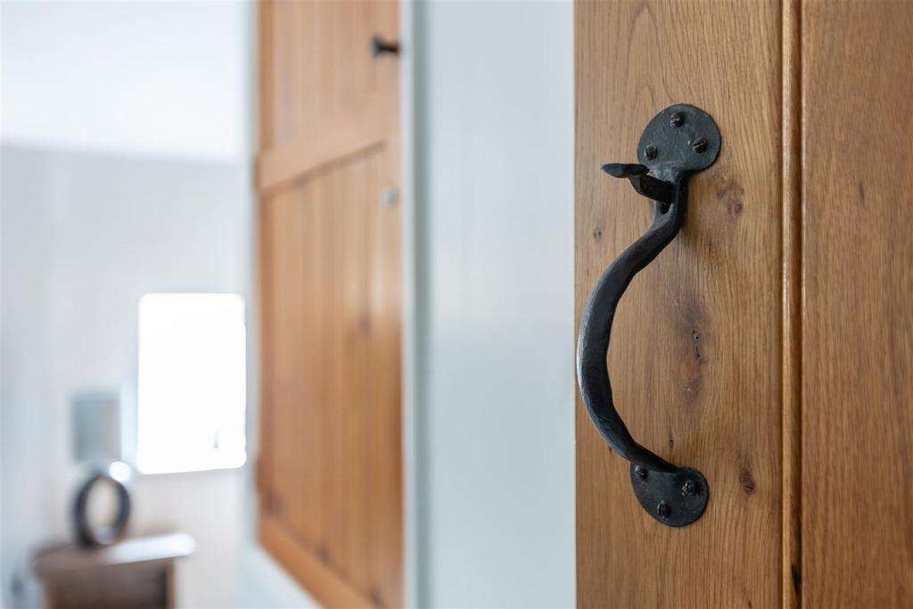 Kays Cottage Details-1.jpg