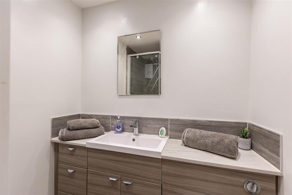 Kays Cottage Shower Room.jpg