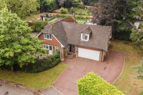 4 bedroom detached house for sale, Barn Close, Banstead